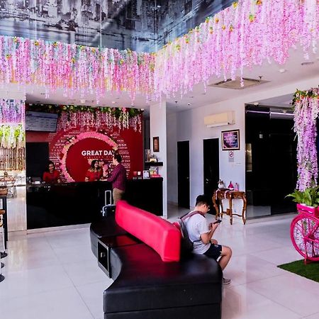 G Suites Hotel By Amithya Сурабая Екстериор снимка